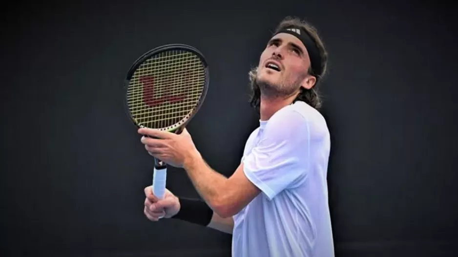 «Σκούπισε» και πέρασε ο Τσιτσιπάς στον 2ο γύρο του Australian Open