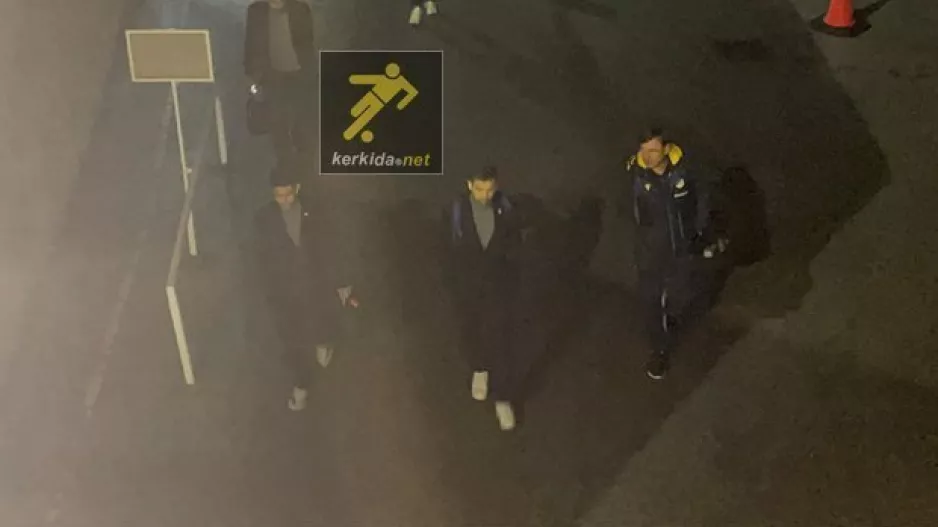 Υπό ψιλόβροχο η άφιξη του ΑΠΟΕΛ (βίντεο/φώτος)