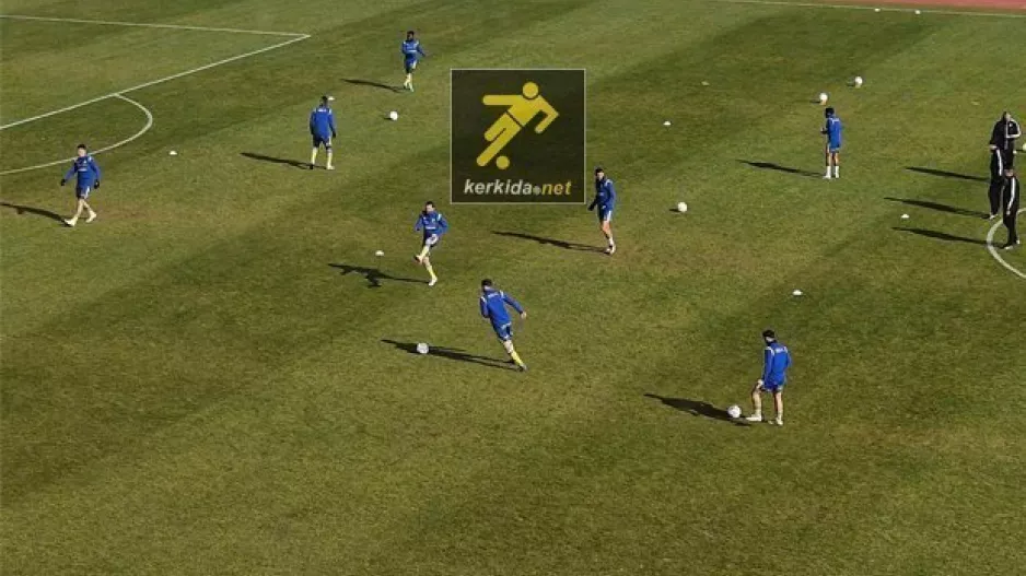 Οι 11 του ΑΠΟΕΛ με Μακέντα