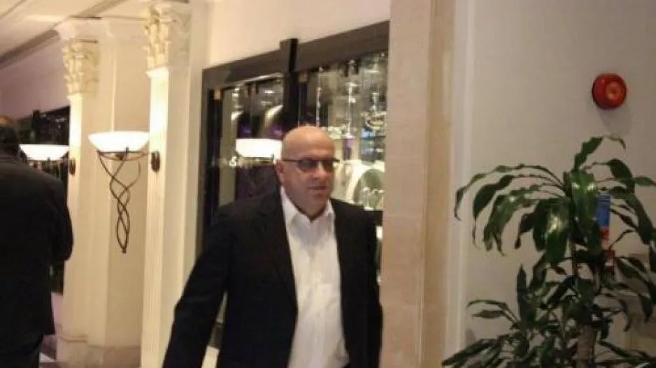 Τα... έσπασε ο Κούμας!