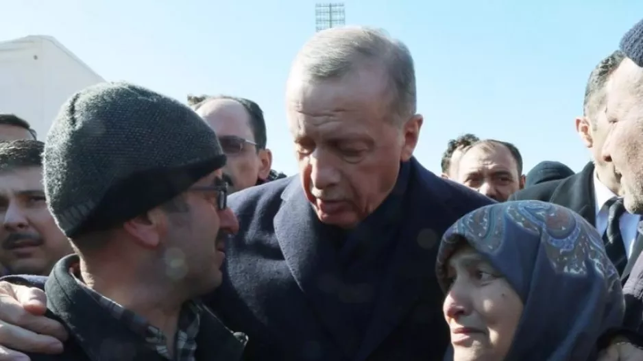 Οργή κατά Ερντογάν - «Ήταν απροετοίμαστος για τον σεισμό» 