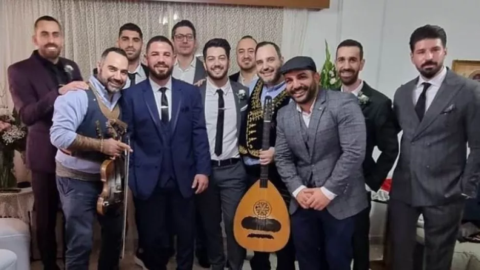 Με κουμπάρο τον Χάμπο!