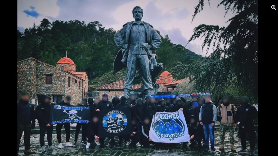 Οι Μαχητές στο άγαλμα Αυξεντίου