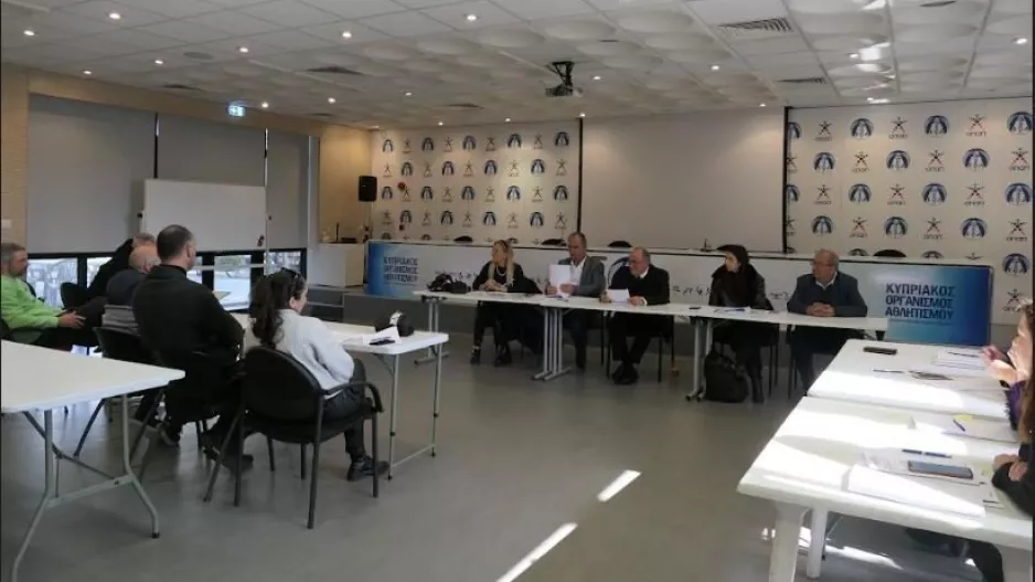 Οι ηγεσίες Κυπριακής Ομοσπονδίας Τριάθλου και ΝΟΚ στον ΚΟΑ