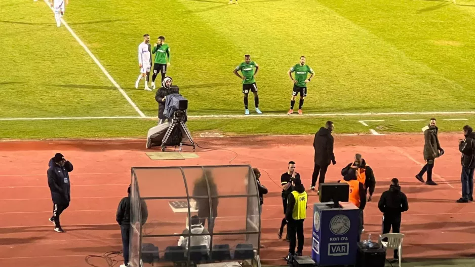 Πήγε στο on-field review, δεν άλλαξε απόφαση