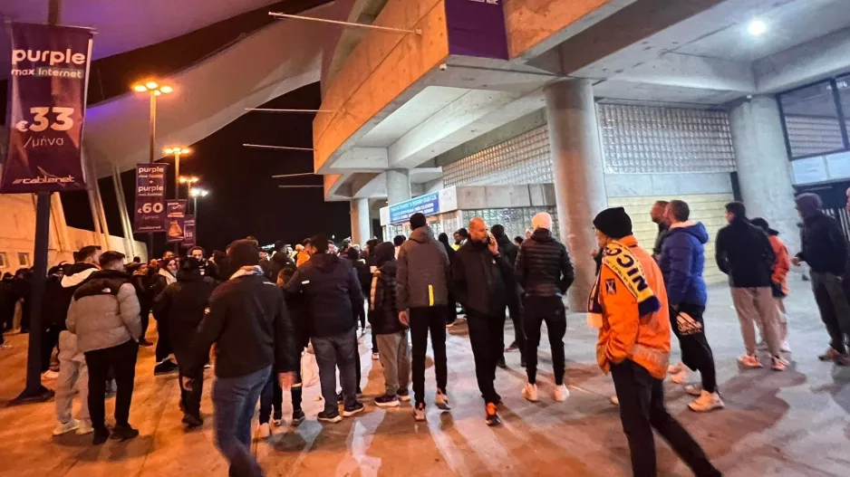 ΑΠΟΕΛίστες: Έξαλλοι με διαιτησία και Κούμα! (Φώτος έξω από Δυτική)