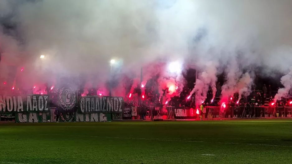 Θύρα 9: "Ομόνοια λαός..."