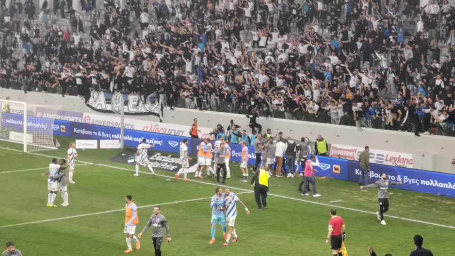Απόλλων - ΑΕΚ: Τεράστια νίκη με 10 παίκτες, ο Ουάρντα στο 97' "κλείδωσε" την εξάδα! (φώτος)
