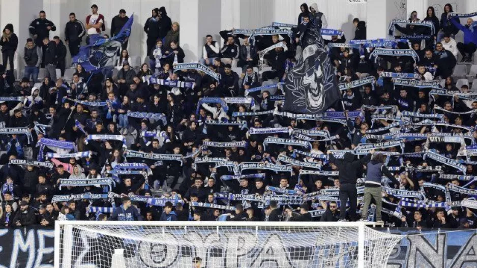 ΘΥΡΑ 1/"Αυτό κι' αν είναι πρωτάκουστο- Μαζευόμαστε στο Κολόσσι από το πρωί!"