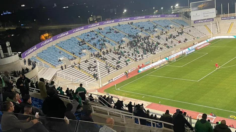 Αντίδραση από Ομονοιάτες, αρκετοί έφυγαν μετά το 2-0 και πήγαν έξω από τη Δυτική