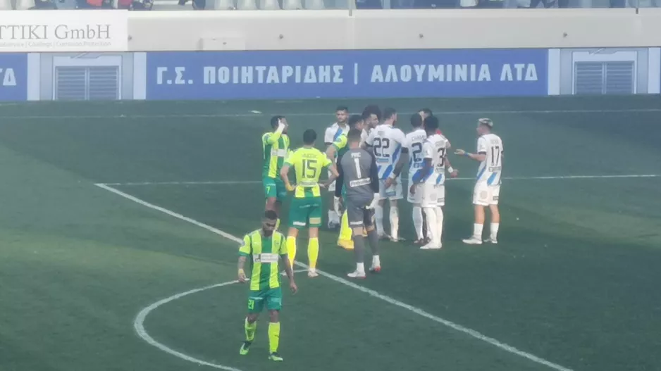 Αποβλήθηκε ο Χαμάς με 2η κίτρινη για θέατρο! (φώτος)
