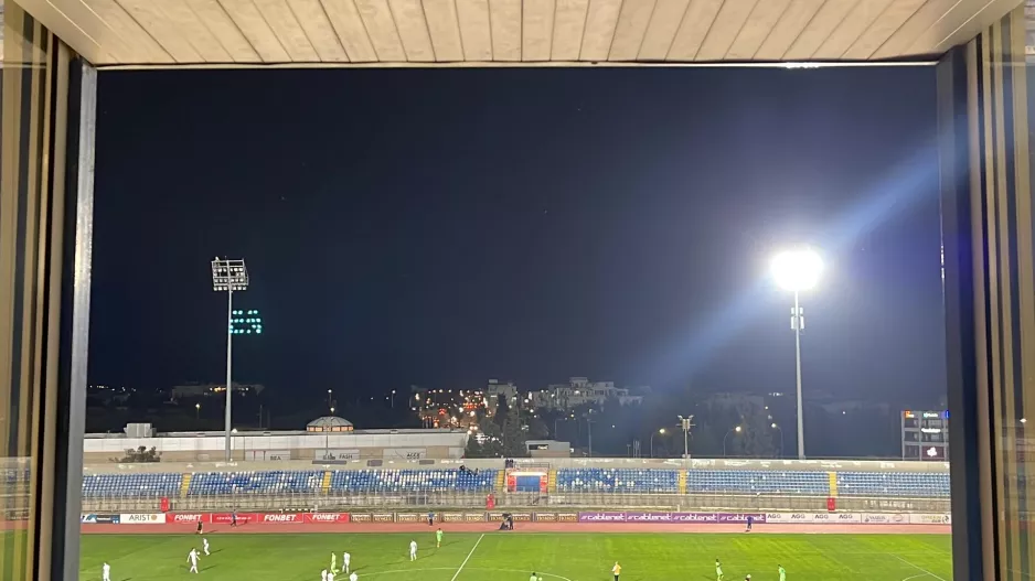 (UPD) Πρόβλημα με τον προβολέα, διακοπή για ένα δεκάλεπτο! 