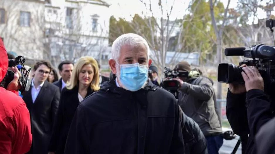 Αθώος για βιασμό ο Πέτρος Φιλιππίδης και ένοχος για τις δύο απόπειρες