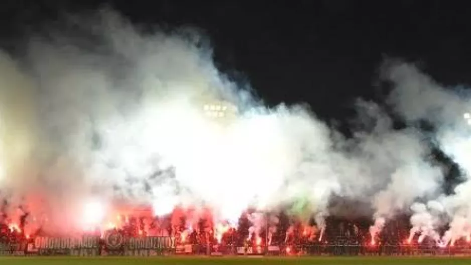 Ενδεκάλεπτο βίντεο από την ηχηρή παρουσία της Θύρας 9