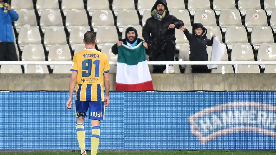 Με σημαία της Ιταλίας οι ΑΠΟΕΛίστες για χάρη του Μακέντα
