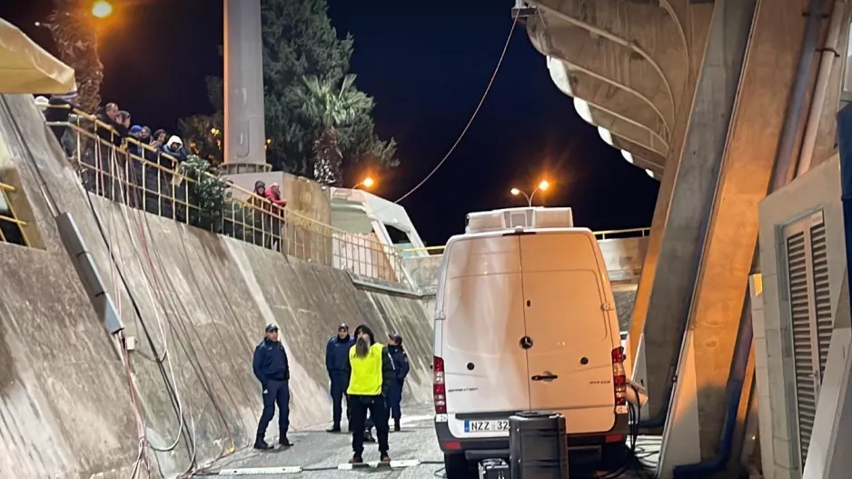 ΦΩΤΟΣ / Διαμαρτυρίες προς τον ΒΑΡίστα Δημήτρη Σολωμού!