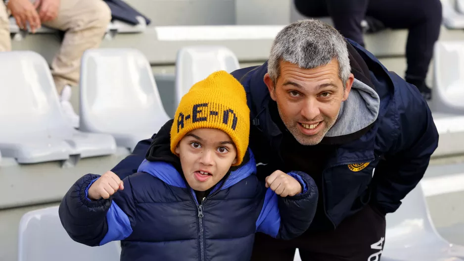 Ο πιτσιρικάς/ΑΕΛ