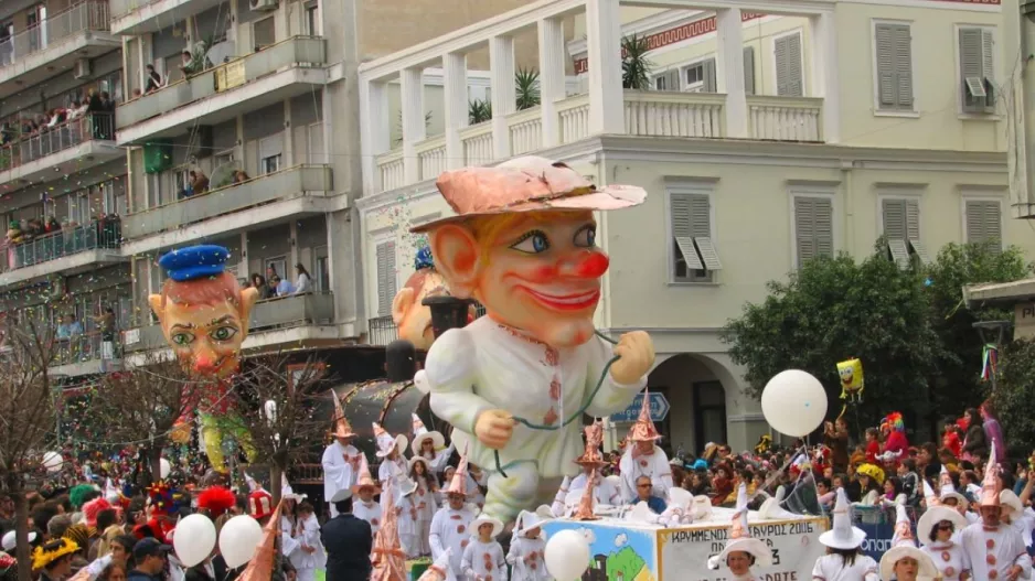 Στους δρόμους πάνω 50.000 καρναβαλιστές