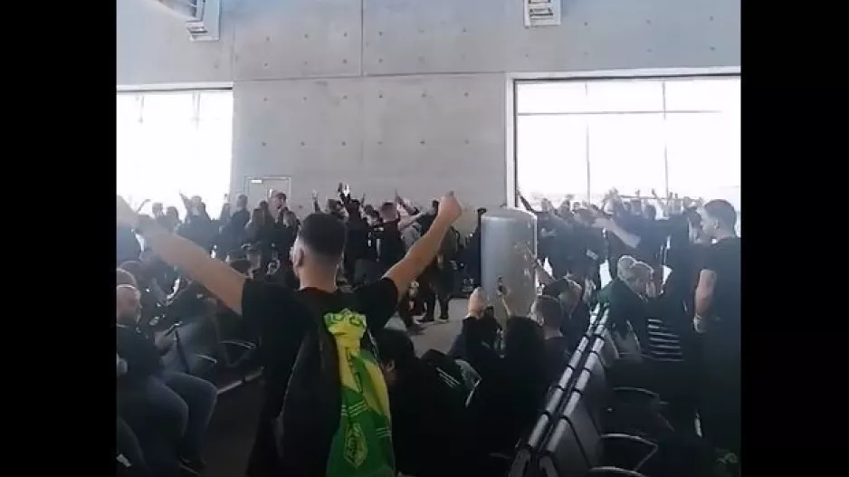 Οι ΑΕΚτζήδες... έσεισαν το αεροδρόμιο! (βίντεο)