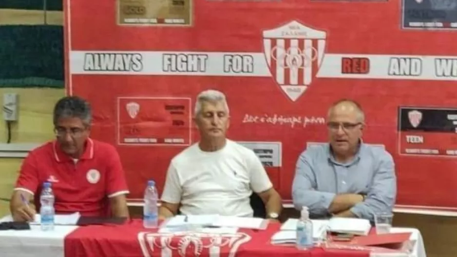 Οι "ερυθρόλευκοι" παλαίμαχοι ευχαριστούν τον Γιάννο Χρυσοστόμου