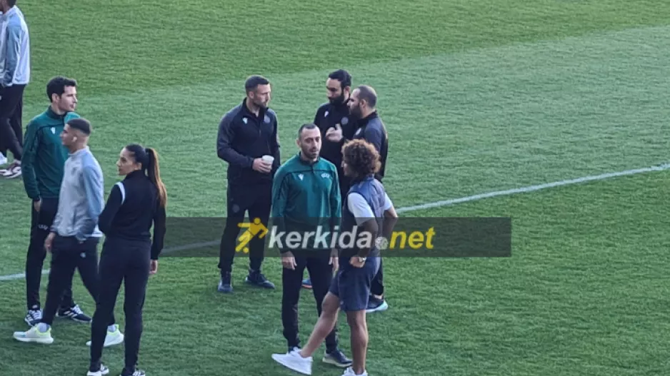 Κουβεντούλα με τους ρεφ (φώτος)