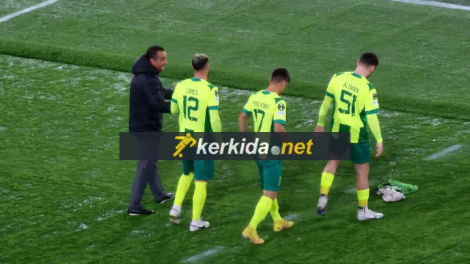 Tριπλή κίνηση στο 66'