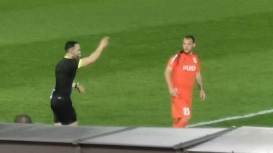 2/2... VAR!