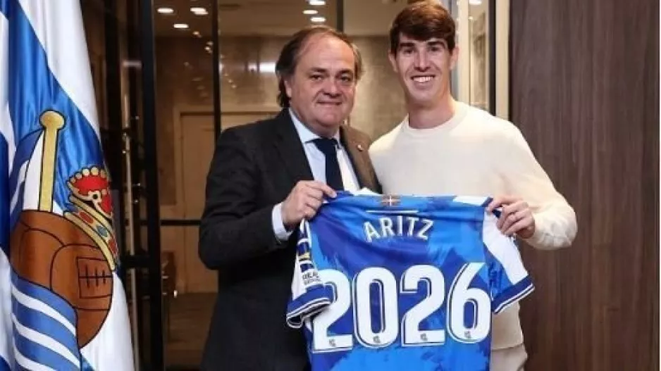 Ανανέωσε μέχρι το 2026 ο 28χρονος Ελουστόντο, δεν έχει αγωνιστεί ποτέ σε άλλη ομάδα