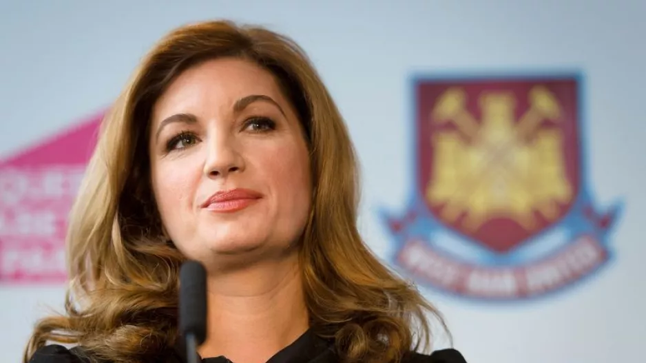 (ΔΗΛΩΣΕΙΣ) Η Karren Brady λίγο πριν το ματς της West Ham με την ΑΕΚ
