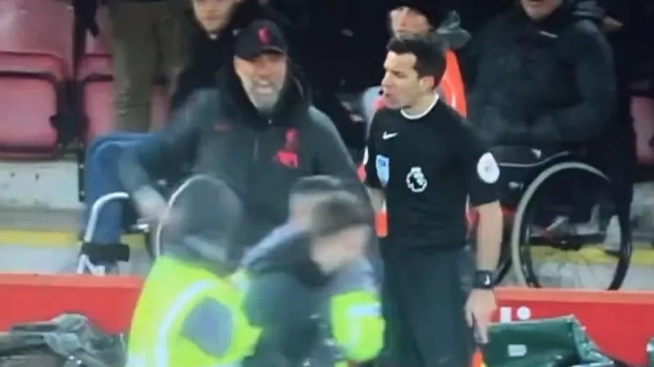 Ο Κλοπ δεν πανηγύρισε το 7-0 γιατί φώναζε σε εισβολέα (βίντεο)