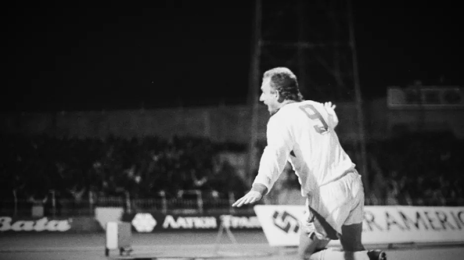 Ευχές στον József Dzurják