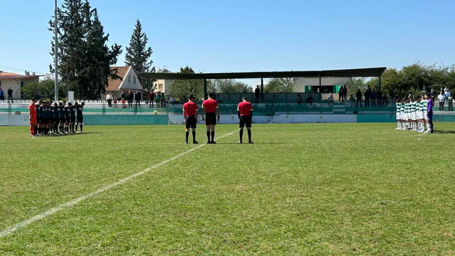 (Ομόνοια-Ολυμπιακός) Τίμησαν την μνήμη των θυμάτων στα Τέμπη