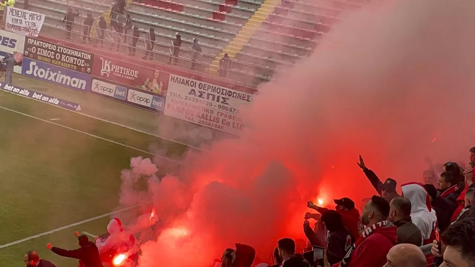 Pyro - Show από τους Σαλαμιναίους κατά την είσοδο (βίντεο)