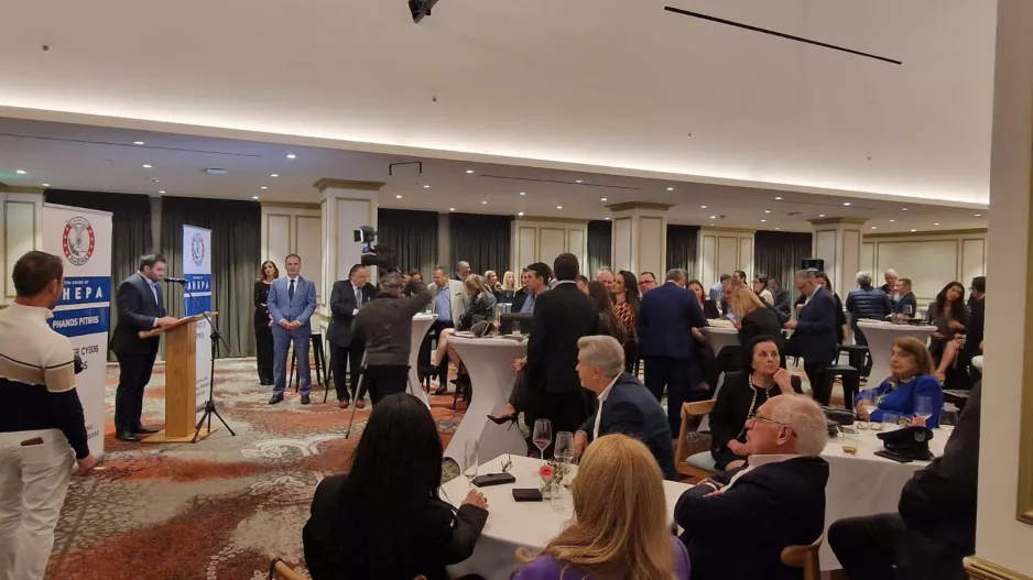 Η Αχέπα δωρίζει στην Πάφο θερμοκοιτίδα μεταφοράς νεογνών