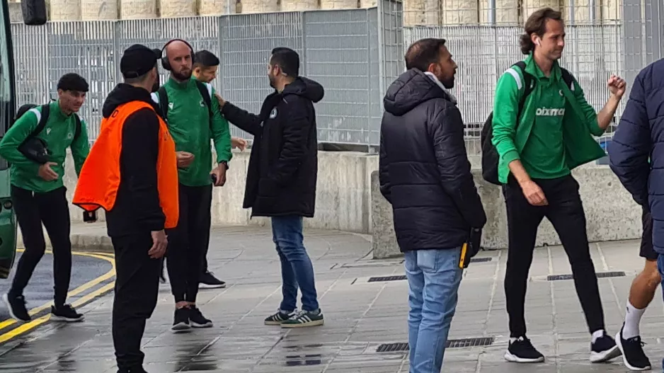 Έφτασε στο γήπεδο η Ομόνοια (φώτος)
