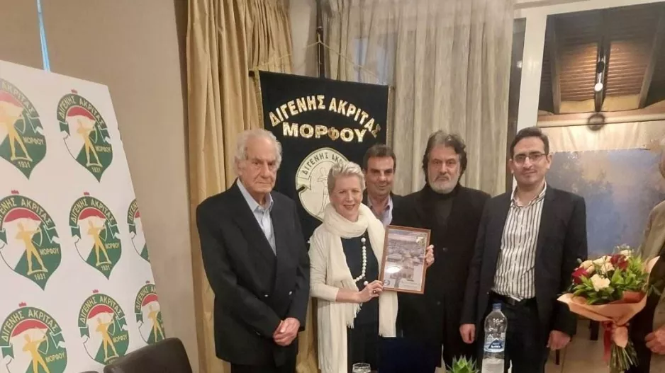 Ξεχωριστή τιμή για την Έλενα Ακρίτα (φώτος)