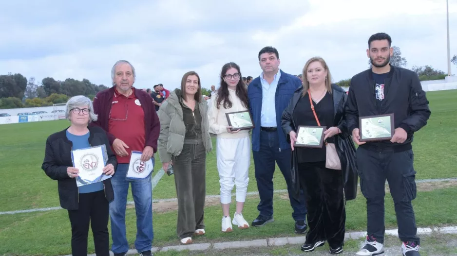 (ΦΩΤΟΣ) Φιλικός αγώνας παλαιμάχων