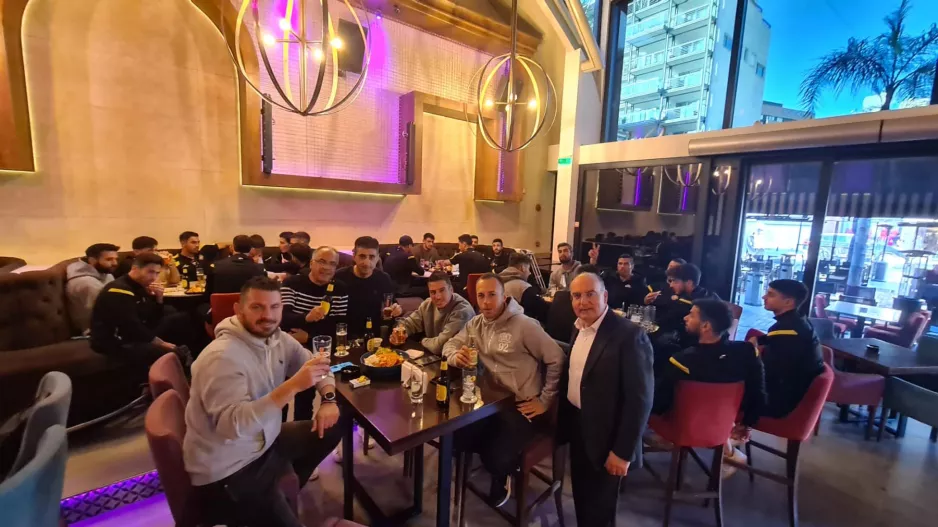 Μετά την πρόκριση πήγαν για μπύρες 