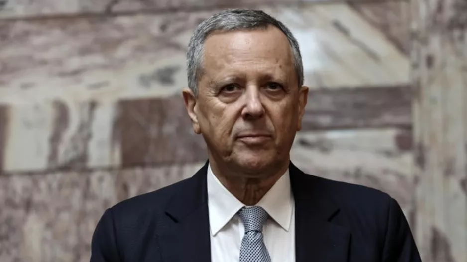 Απάντησε ο Μπαλτάκος για τη… φούστα: "Φυσικά δεν θα το αφήσω έτσι/Διπλό κακούργημα με το βίντεο"