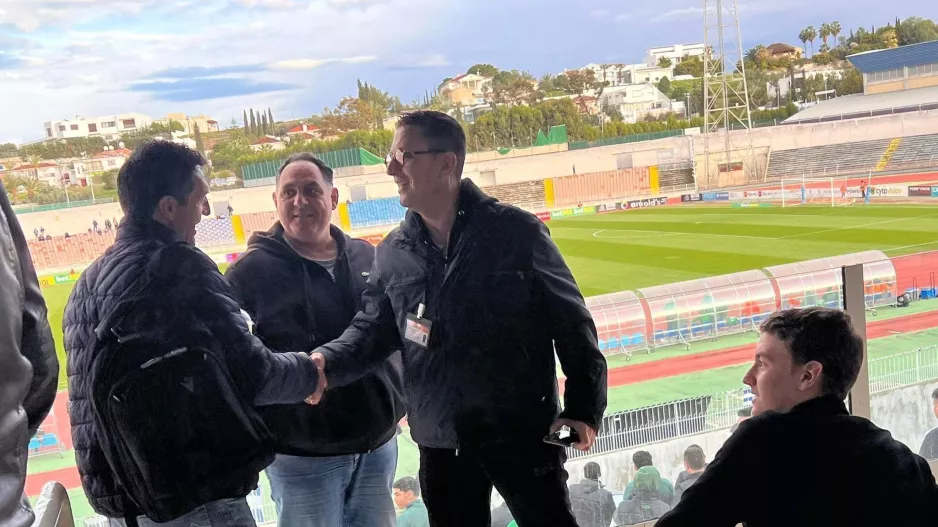 Σε γνώριμα λημέρια ο Γιανέφσκι, χειραψίες με πρώην συνεργάτες (φώτος)