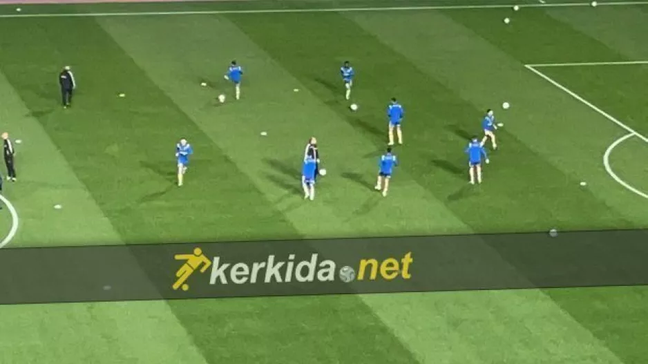 Οι 11 του ΑΠΟΕΛ με Δώνη και Μακέντα-Κβιλιτάια