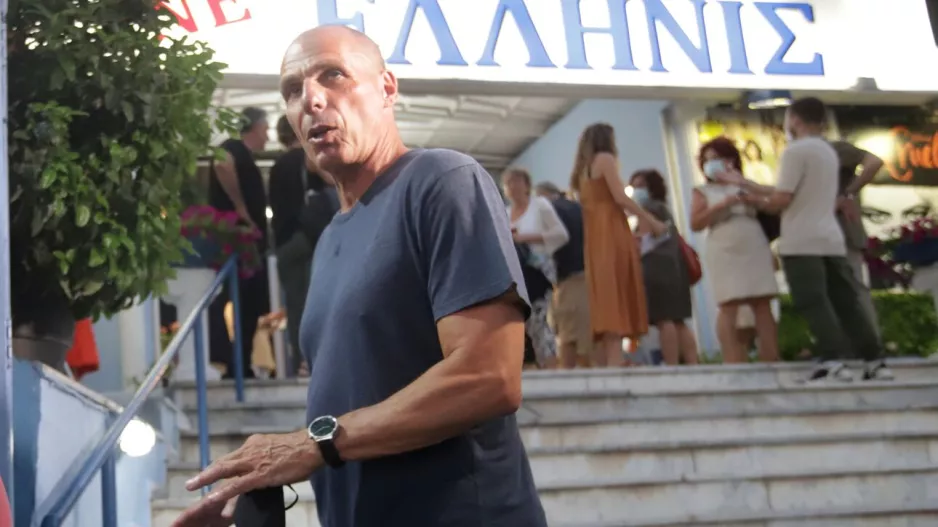 Θύμα ξυλοδαρμού ο Γιάνης Βαρουφάκης
