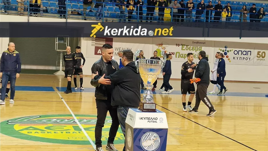ΦΩΤΟ Kerkida/Ο πρωταθλητής συνεχάρη τον κυπελλούχο!