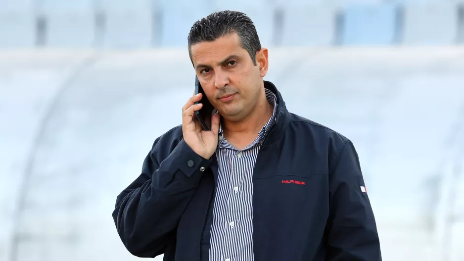 Στο τηλέφωνο και στο... ΚΟΚΚΙΝΟ!
