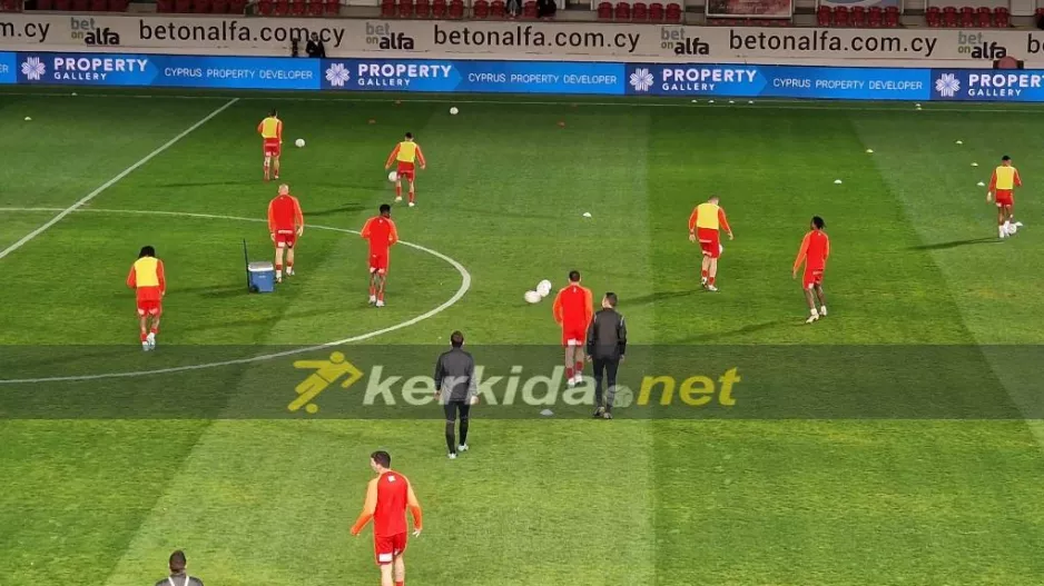 Η εντεκάδα της Νέας Σαλαμίνας 