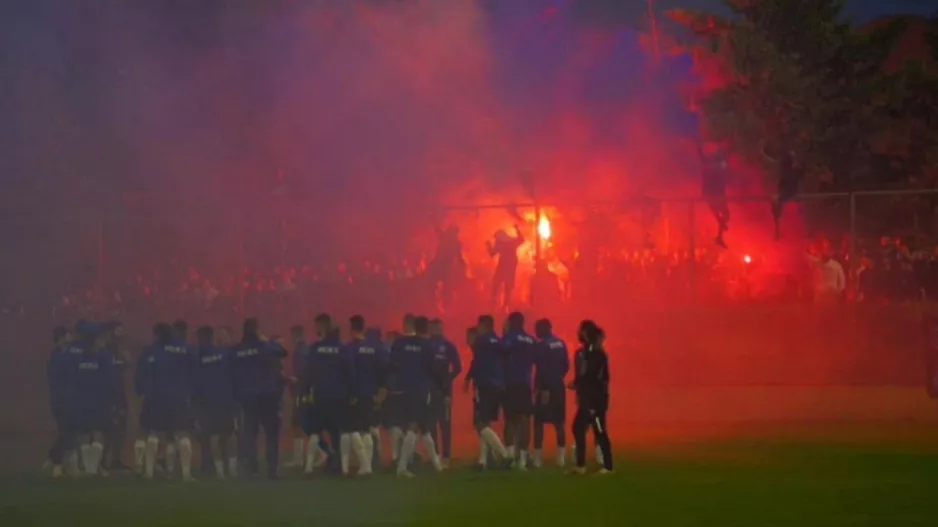 ΘΥΡΑ 1/Για ντόπες Κολόσσι