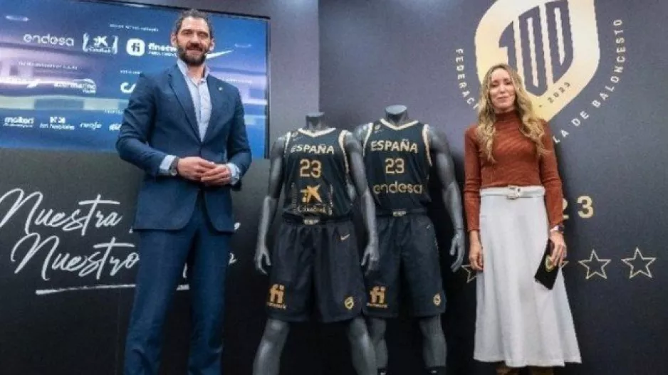 Άκρως εντυπωσιακές οι επετειακές φανέλες των 100 χρόνων