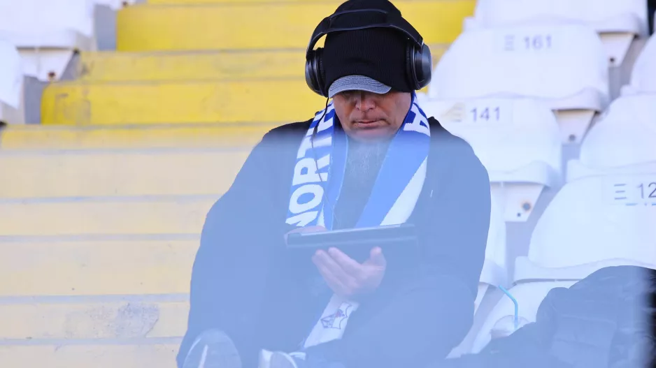 Με headphones και tablet στο "ΠΑΠ"
