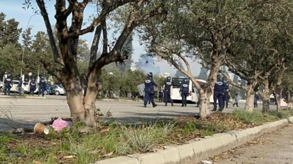 Σε διαθεσιμότητα αστυνομικός που ήταν σε λεωφορείο οπαδών του Απόλλωνα
