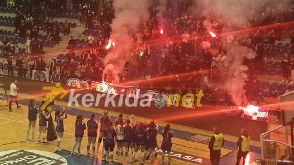 (Βίντεο Kerkida) Εντυπωσιακό σκηνικό με ΘΥΡΑ 1 και πετοσφαιρίστριες